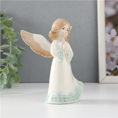 Сувенир керамика "Девочка-ангел в платье с клеткой молится" 9х6х12 см