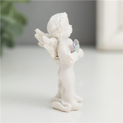 Сувенир полистоун "Белоснежные ангелы хрустальное сердце"  5,6х4,3х2,3 см