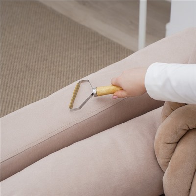 Скребок для чистки одежды, ковров, мебели Доляна, 16,5×12,5 см, ручка сосна
