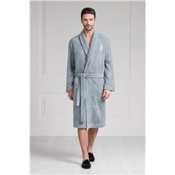 Классический мужской халат средней длины из мягкой плюшевой ткани